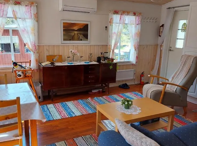 Ilmastoitu Kesaemoekki Askolassa Laehellae Porvoota 度假居 Askola